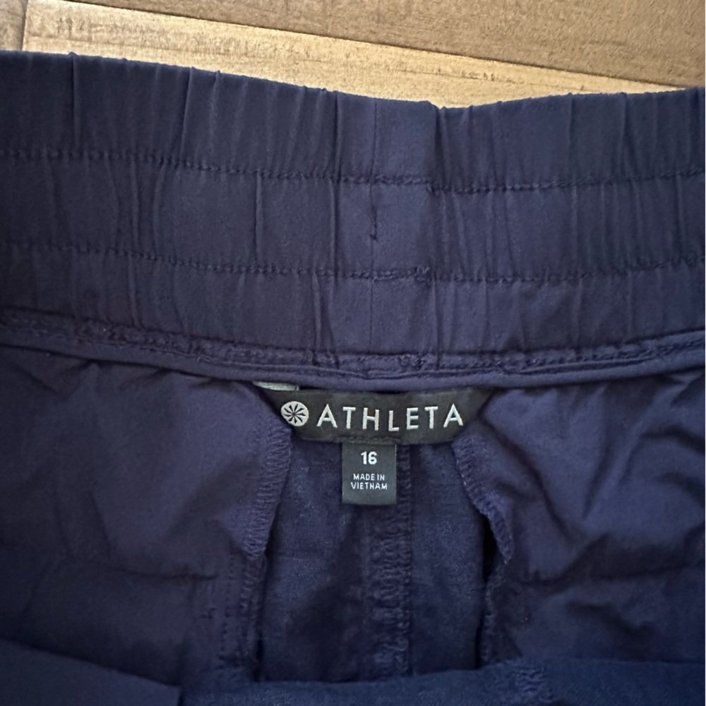 Athleta Women's Navy Shorts - Picture 12 of 12